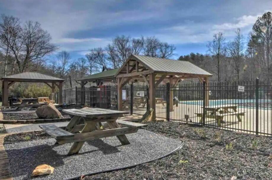 Mountain Creek Lodge エリジェイ エクステリア 写真
